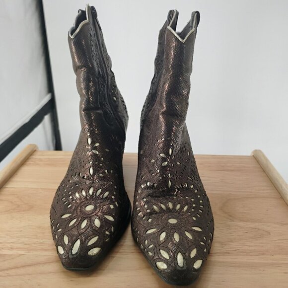 Betsey Johnson Women's MOZART Western Booties size: 7.5 - Picture 3 of 15